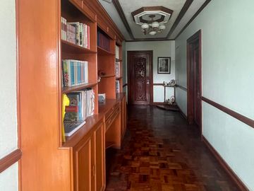 FOR SALE PRE OWNED HOUSE IN ANGELES CITY PAMPANGA NEAR CASINO FILIPINO AND SM CLARK