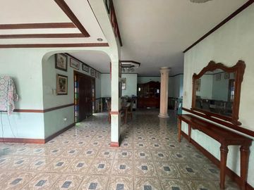 FOR SALE PRE OWNED HOUSE IN ANGELES CITY PAMPANGA NEAR CASINO FILIPINO AND SM CLARK