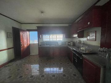 FOR SALE PRE OWNED HOUSE IN ANGELES CITY PAMPANGA NEAR CASINO FILIPINO AND SM CLARK