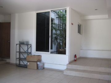 EN VENTA EDIFICIO CON MAGNIFICA UBICACION EN ESQUINA EN CUERNAVACA, MORELOS.