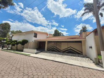 CASA EN VENTA DE 5 RECAMARAS EN EL CAMPANARIO PUEBLA