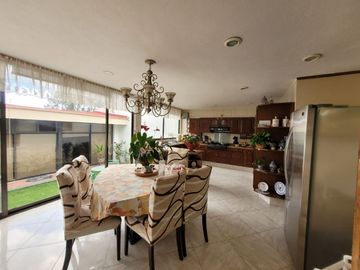 CASA EN VENTA DE 5 RECAMARAS EN EL CAMPANARIO PUEBLA