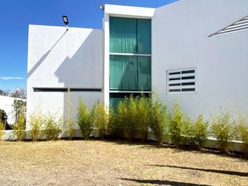 Hermosa Residencia en juriquilla Venta