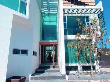 Hermosa Residencia en juriquilla Venta