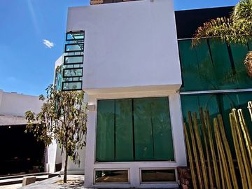 Hermosa Residencia en juriquilla Venta