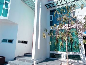 Hermosa Residencia en juriquilla Venta