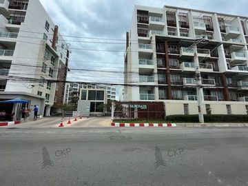 For sale: The Seacraze Hua Hin Condo, size 66.35 sq m., near Khao Takiab, large room, beautifully decorated.