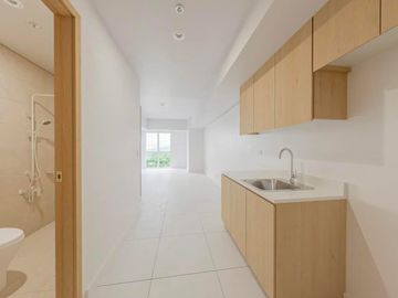 Pre Selling , Q.C,Balintawak Cloverleaf