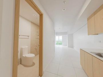 Pre Selling , Q.C,Balintawak Cloverleaf