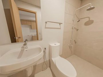 Pre Selling , Q.C,Balintawak Cloverleaf