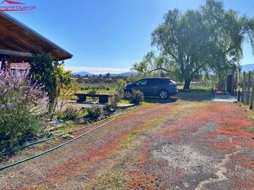 Se vende hermosa parcela con casa en la localidad de Quillon