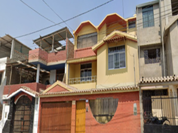 VENDO CASA DE TRES PISOS  EN LA URB. MAGISTRAL - PIURA