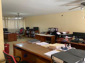VENDO CASA DE TRES PISOS  EN LA URB. MAGISTRAL - PIURA