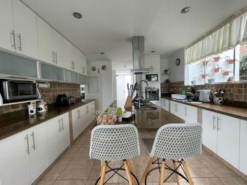 ¡OPORTUNIDAD! EN VENTA CASA DE LINDO DISEÑO Y PISCINA EN CONDOMINIO PRIVADO PASO CHICO