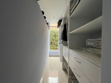 ¡OPORTUNIDAD! EN VENTA CASA DE LINDO DISEÑO Y PISCINA EN CONDOMINIO PRIVADO PASO CHICO