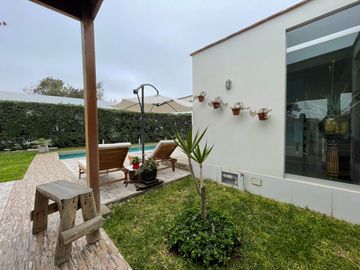 ¡OPORTUNIDAD! EN VENTA CASA DE LINDO DISEÑO Y PISCINA EN CONDOMINIO PRIVADO PASO CHICO