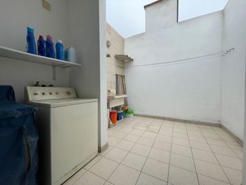 ¡OPORTUNIDAD! EN VENTA CASA DE LINDO DISEÑO Y PISCINA EN CONDOMINIO PRIVADO PASO CHICO