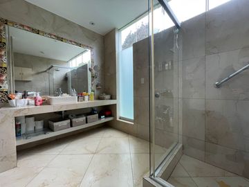 ¡OPORTUNIDAD! EN VENTA CASA DE LINDO DISEÑO Y PISCINA EN CONDOMINIO PRIVADO PASO CHICO