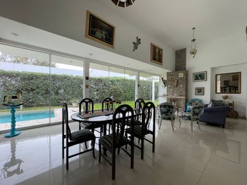 ¡OPORTUNIDAD! EN VENTA CASA DE LINDO DISEÑO Y PISCINA EN CONDOMINIO PRIVADO PASO CHICO