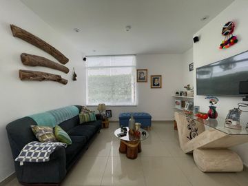 ¡OPORTUNIDAD! EN VENTA CASA DE LINDO DISEÑO Y PISCINA EN CONDOMINIO PRIVADO PASO CHICO