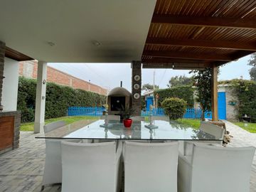 ¡OPORTUNIDAD! EN VENTA CASA DE LINDO DISEÑO Y PISCINA EN CONDOMINIO PRIVADO PASO CHICO