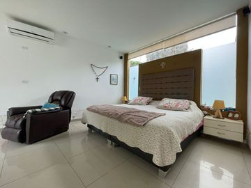 ¡OPORTUNIDAD! EN VENTA CASA DE LINDO DISEÑO Y PISCINA EN CONDOMINIO PRIVADO PASO CHICO