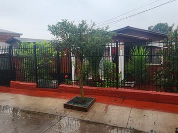 Casa cercana a Av. Lo Errazuriz, Cerrillos