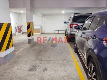 Venta De Bonito Departamento + 2 Cocheras + Almacén