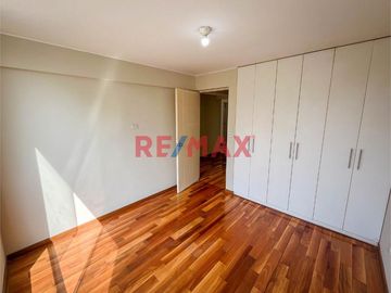 Venta De Bonito Departamento + 2 Cocheras + Almacén
