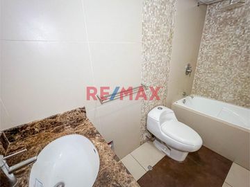 Venta De Bonito Departamento + 2 Cocheras + Almacén