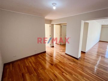 Venta De Bonito Departamento + 2 Cocheras + Almacén