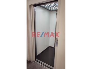 Venta De Bonito Departamento + 2 Cocheras + Almacén