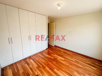 Venta De Bonito Departamento + 2 Cocheras + Almacén