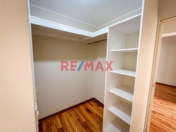 Venta De Bonito Departamento + 2 Cocheras + Almacén