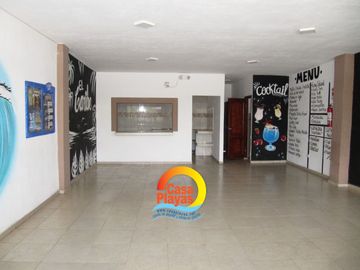 Casa Rentera de Venta en El Centro de Playas con 2 Locales Comerciales