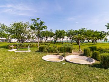CASA EN VENTA AL SUR DE CUERNAVACA CON ALBERCA Y JARDIN
