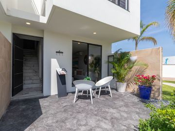 CASA EN VENTA AL SUR DE CUERNAVACA CON ALBERCA Y JARDIN