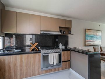 CASA EN VENTA AL SUR DE CUERNAVACA CON ALBERCA Y JARDIN