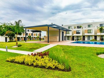 CASA EN VENTA AL SUR DE CUERNAVACA CON ALBERCA Y JARDIN
