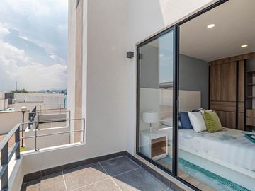CASA EN VENTA AL SUR DE CUERNAVACA CON ALBERCA Y JARDIN