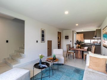 CASA EN VENTA AL SUR DE CUERNAVACA CON ALBERCA Y JARDIN