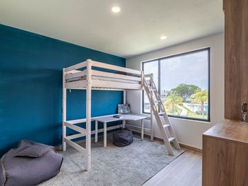 CASA EN VENTA AL SUR DE CUERNAVACA CON ALBERCA Y JARDIN