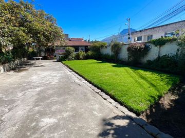 Casa de venta en Otavalo, calle Sucre, 929 m2