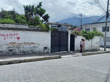 Casa de venta en Otavalo, calle Sucre, 929 m2