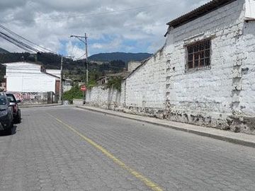 Casa de venta en Otavalo, calle Sucre, 929 m2