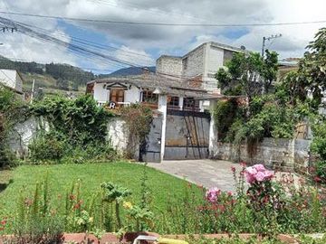 Casa de venta en Otavalo, calle Sucre, 929 m2