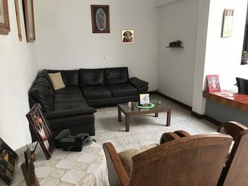 Venta de Hostal y Locales Comerciales Laureles