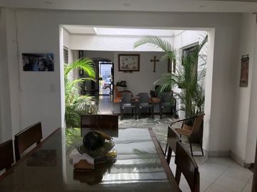 Venta de Hostal y Locales Comerciales Laureles