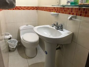Venta de Hostal y Locales Comerciales Laureles