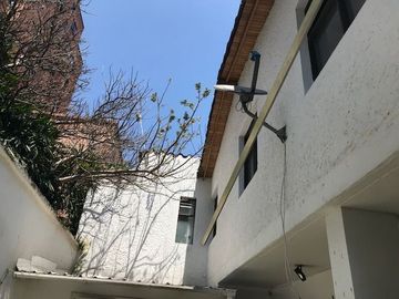 Venta de Hostal y Locales Comerciales Laureles
